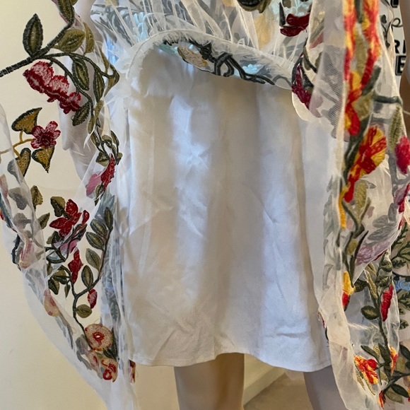 NWOT Cream Embroidered Anthropologie Style Dress Size Medium - Picture 5 of 10